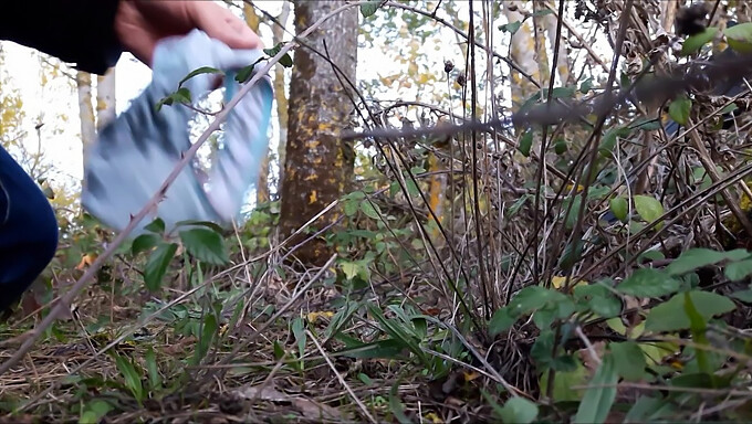 Calcinha Abandonada Na Cobertura De Um Carro Na Parte 1