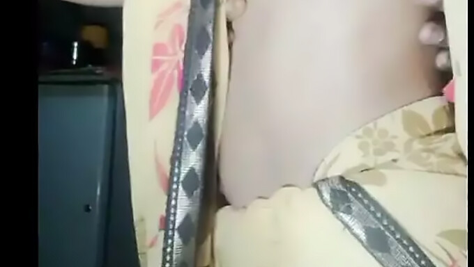 Bhabhi Ramping Dan Ramping Dengan Payudara Yang Kencang Dan Tubuh Yang Kencang Dalam Video Buatan Sendiri