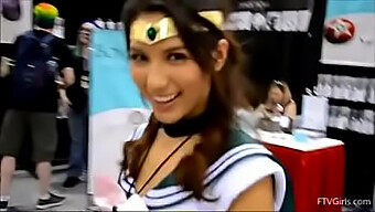 Cosplayers Melody Wylde And Friends Flashing At Comic Con