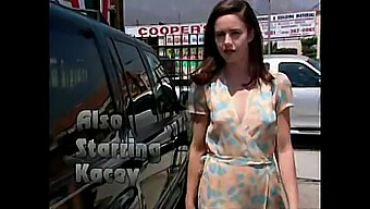 Kacey Kox ที่อายุน้อยและดุร้ายในการเย็ดกลุ่มแบบฮาร์ดคอร์