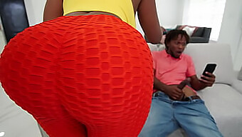 Gata Curvilínea Com Facesitting E Bunda Grande Em Vídeo Hd