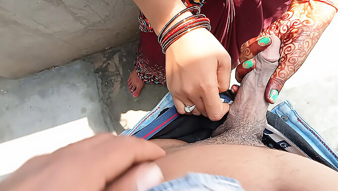 La Primera Vez De Una Adolescente India Dando Una Mamada Y Montando Su Posición De Vaquera Con Una Narración En Hindi