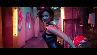 Il Video Estivo Più Hot Di Demi Lovato: Outfit Trasparente E Tutto