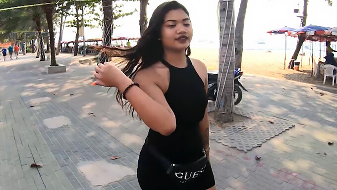 Thai Teen'S First Amateur Porn Experience With A Well-Endowed Tourist