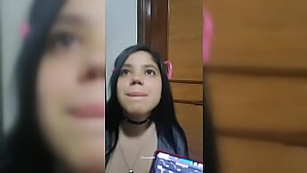 Uma Jovem Namorada É Interrompida Durante Um Jogo Sexual, Levando A Um Vídeo Caseiro Viral De Miami.