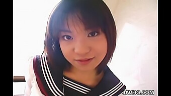 Hermosa Adolescente Japonesa Con Una Cara Cubierta De Semen En Un Video Sin Editar