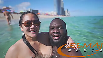 Aventuras Desnudas De Pareja Interracial En Miami