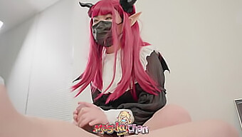 Asiatiske Teenager Liz Kyun Forfører Med Succubus Cosplay I Hardcore Video