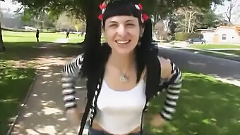 Η Bailey Jay Επιδεικνύει Τις Ικανότητές Της Στη Δράση