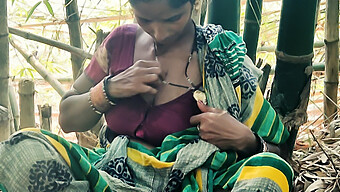 Istri India Menikmati Seks Di Luar Ruangan Dengan Berbagai Teknik Di Hutan