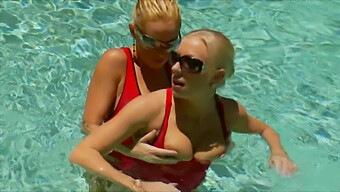 ¡encuentro Sensual Junto A La Piscina Con Britney Brooks En Un Atuendo Transparente!