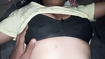 Indisk Bhabhi Får Glede Hele Natten I Hd-Video