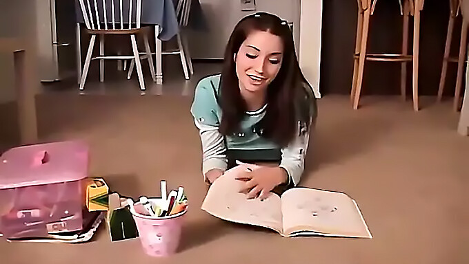 Chloe 18'S Solo Masturbation With Crayons