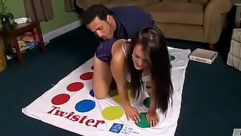 Saksikan Yaz Menghadapi Twister Seperti Seorang Profesional