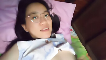 Tante Asia Memuaskan Dirinya Sendiri Dalam Video Solo Buatan Sendiri