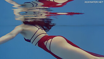 Desnudo Al Aire Libre De Marfa En La Piscina, Freestyle