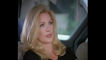 Pertemuan Penuh Gairah Shannon Tweed Dengan Dawn Dalam Adegan Softcore.